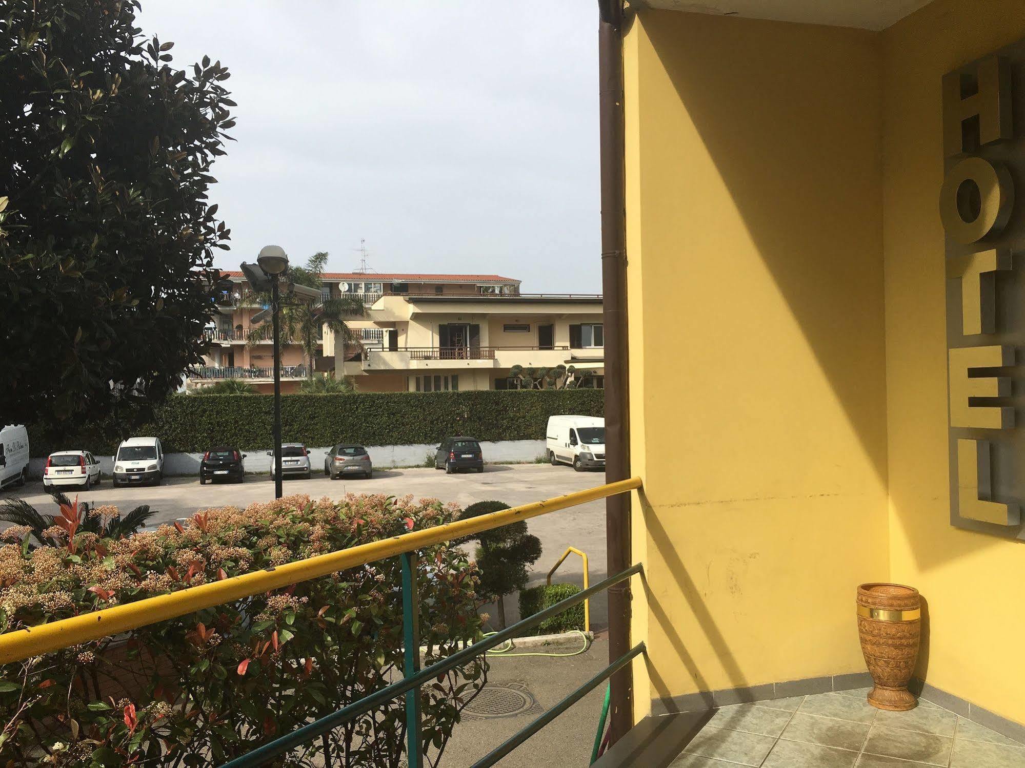 Hotel Stefano A Melito Melito di Napoli Eksteriør billede